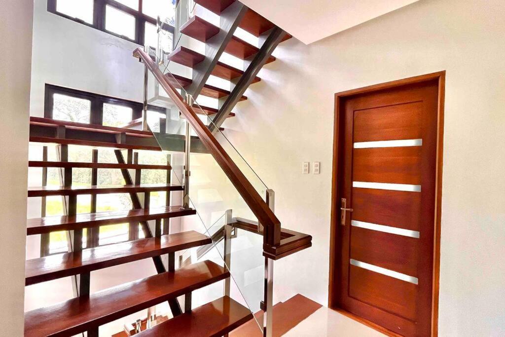 Overlooking Staycation At Sandari Batulao Tagaytay City Екстериор снимка