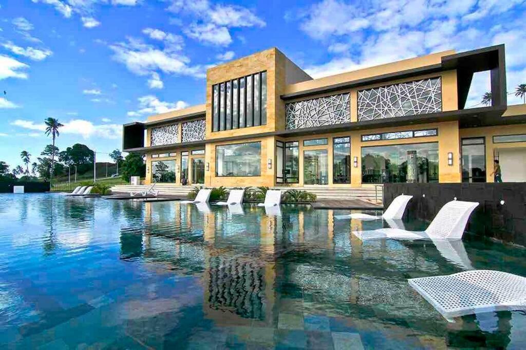 Overlooking Staycation At Sandari Batulao Tagaytay City Екстериор снимка